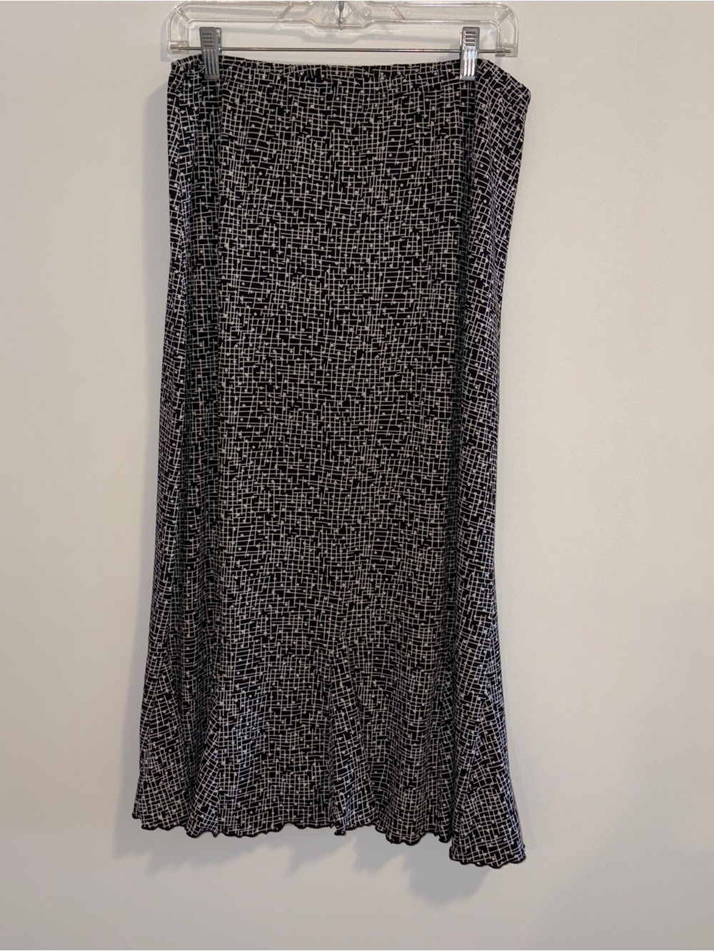 Women’s Black & White Geometric Midi Skirt Size: XL